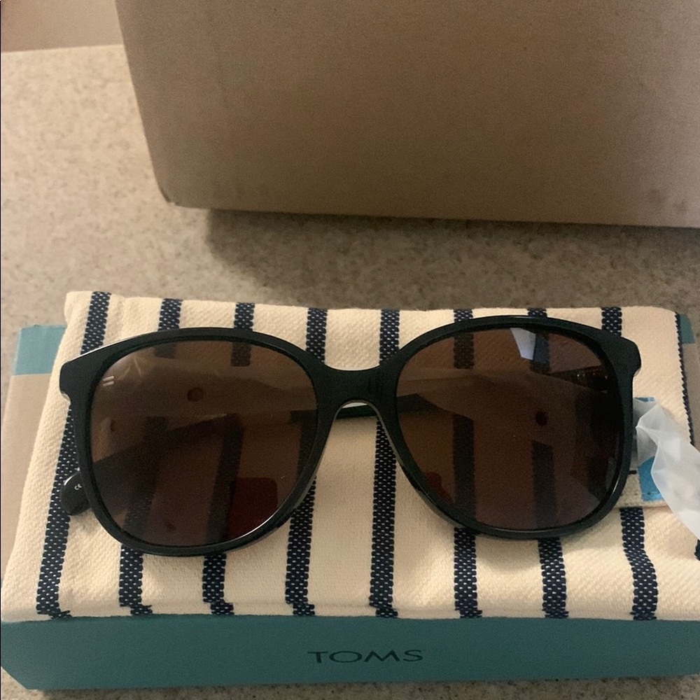 Toms Sunglasses NWT